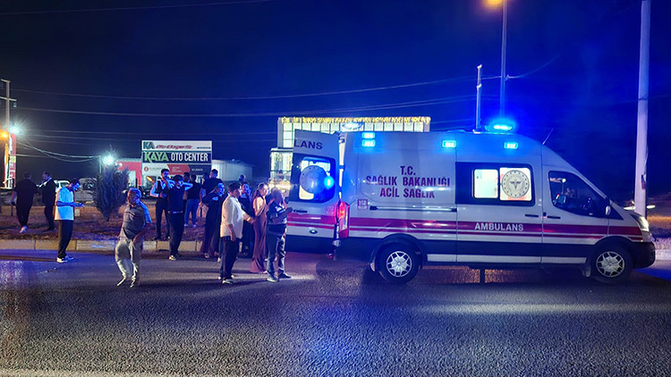 Son Gelişme: Sandıklı'da yolun karşısına geçerken otomobilin çarptığı 72 yaşındaki yaya yaşamını yitirdi ve Me