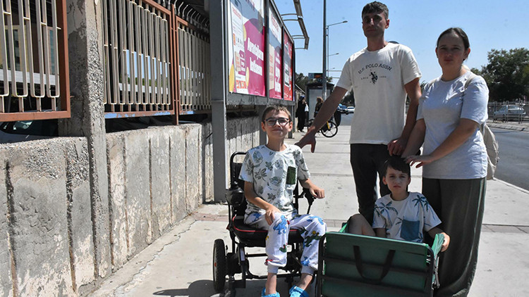 Kritik Açıklama: DMD hastası kardeşlerin zamana karşı yarışı: Biri tekerlekli sandalyede, diğeri yürüme yetisi