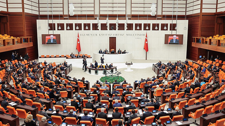 Sıcak Gündem: TBMM'de yeni yasama yılı için tadilat resmen start aldı: CHP ve Yeni Parti için aynı koridorda o