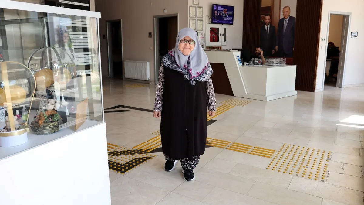 82 yaşındaki parkinson hastası, sporla bastonunu attı