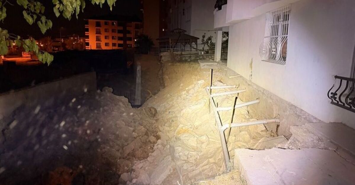Kritik Açıklama: Temel kazısında toprak kaydı, 5 katlı bina boşaltıldı - Son Dakika Bilgileri