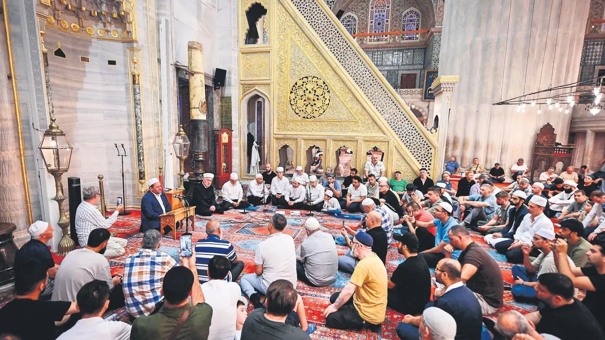Mevlit Kandili'nde eller semaya açıldı: Gelişmeler Takip Ediliyor