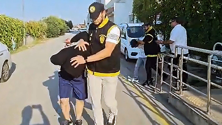 Son Gelişme: Ev arkadaşını öldürüp içeride kilitli kaldılar: İtfaiyeden yardım isteyince yakalandılar - Son Da