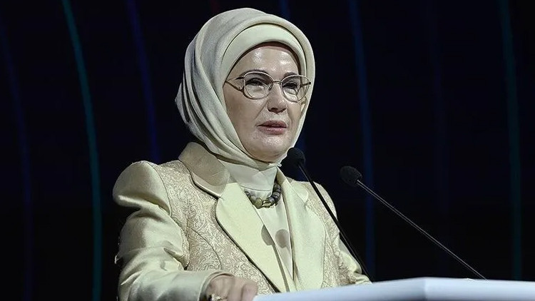 Gündemden Son Bilgiler: Emine Erdoğan'dan Malazgirt Zaferi paylaşımı: Gelişmeler Takip Ediliyor