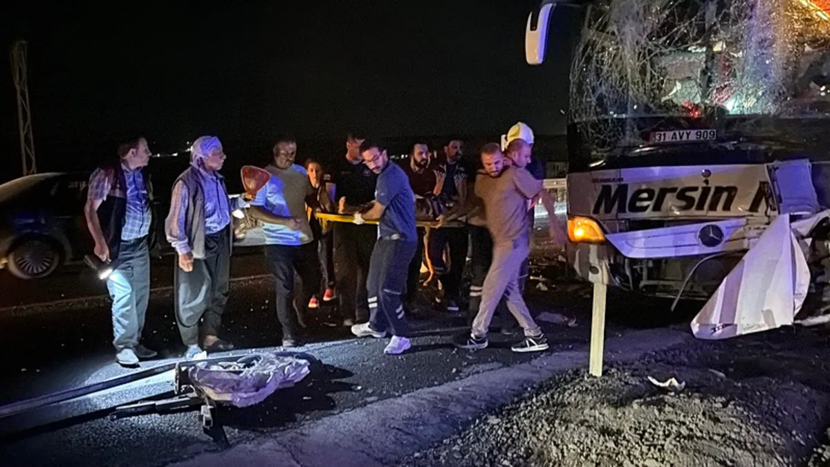Gündemden Son Bilgiler: Şanlıurfa’da feci kaza: Yolcu otobüsleri çarpıştı! 13 yaralı: Gelişmeler Takip Ediliyo