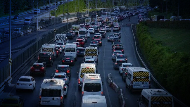 Kritik Açıklama: İstanbul'da okul alarmı: Ulaşım ve trafik tedbirleri belirlendi ve Merak Edilenler