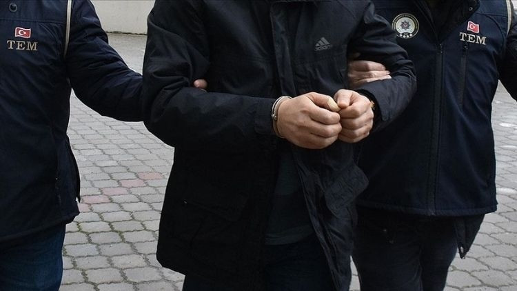 Gündemden Son Bilgiler: İzmir’de taksilerde ‘silahlı eylem’ yapacağını söyleyen şüpheli yakalanarak gözaltına