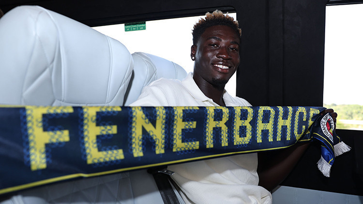Ayrıntılar Netleşti: Fenerbahçe, yeni transferi Oppong için imza töreni düzenledi! ve Merak Edilenler