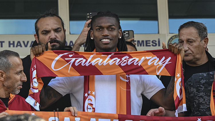 Kritik Açıklama: Galatasaray'ın yeni transferi Rafael Leao İstanbul'da! 'Aston Villa'yı reddettim' - Son Dakik