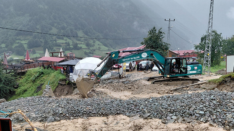 Son Gelişme: Uzungöl'de heyelan: Tesislere giden yol ulaşıma kapandı ve Merak Edilenler
