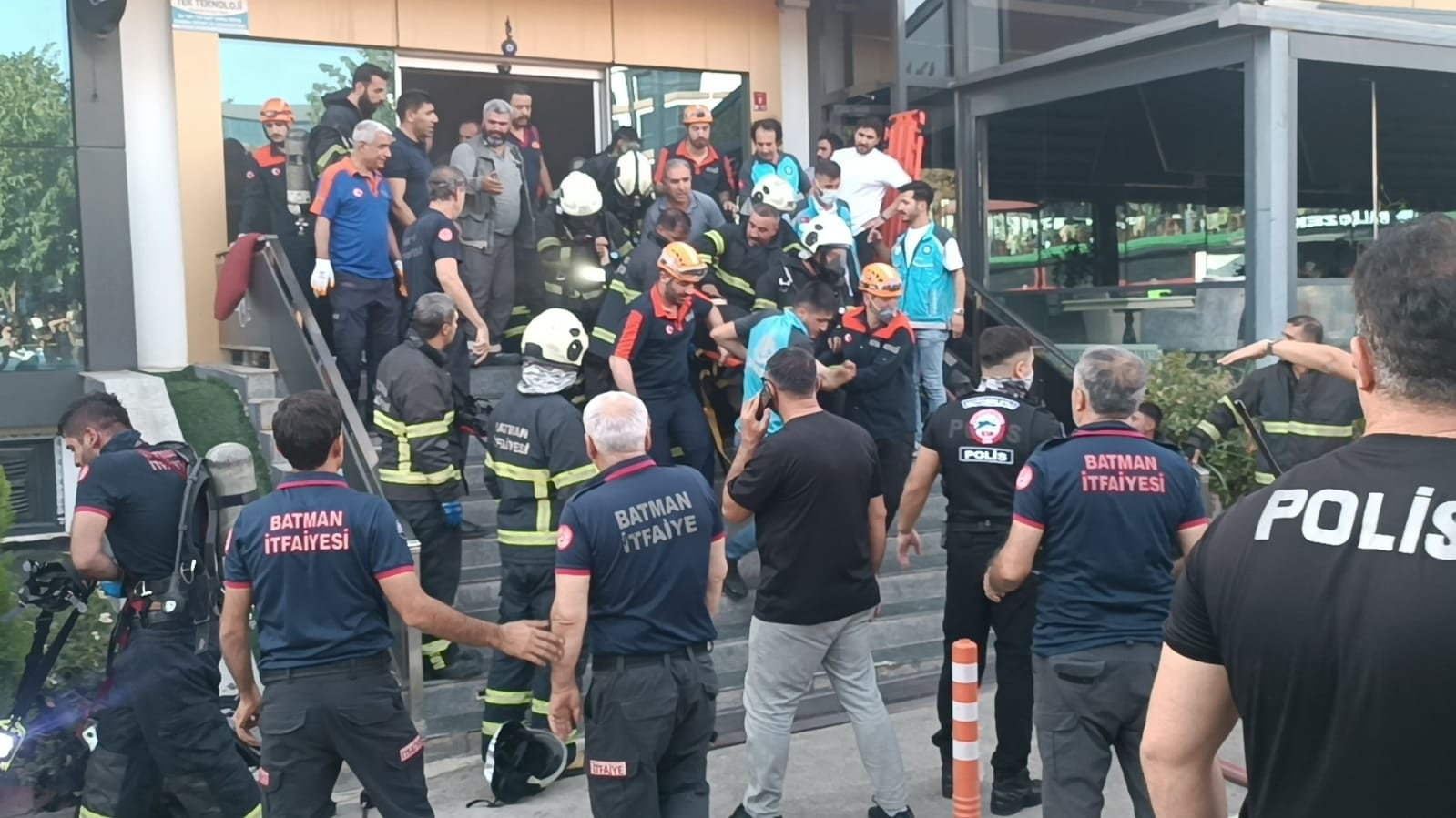 Ayrıntılar Netleşti: Batman’da spor salonunda yangın; 10 yaralı | İşte Tüm Ayrıntılar