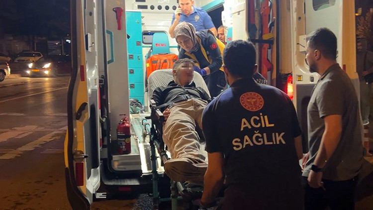 Kayseri’de silahla vurulan 14 yaşındaki çocuk tramvaya bindi! Görenler telefona sarıldı: Gelişmeler Takip Edil
