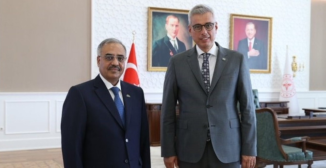Gündemden Son Bilgiler: Bakan Memişoğlu, D-8 Genel Sekreteri Mahmood ile bir araya geldi: Gelişmeler Takip Edi
