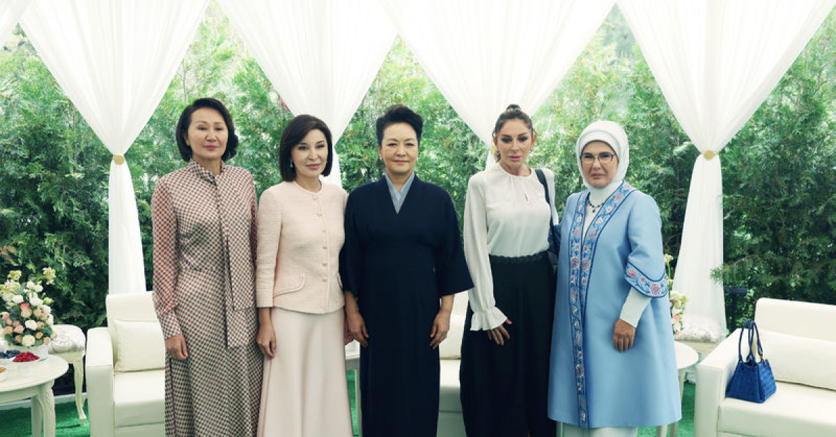 Gündemden Son Bilgiler: Emine Erdoğan lider eşleriyle buluştu ve Merak Edilenler