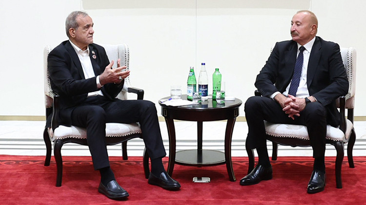 Ayrıntılar Netleşti: Bişkek'te gülümseten diyalog: Aliyev ve Pezeşkiyan'dan Türkçe sohbet: Gelişmeler Takip Ed