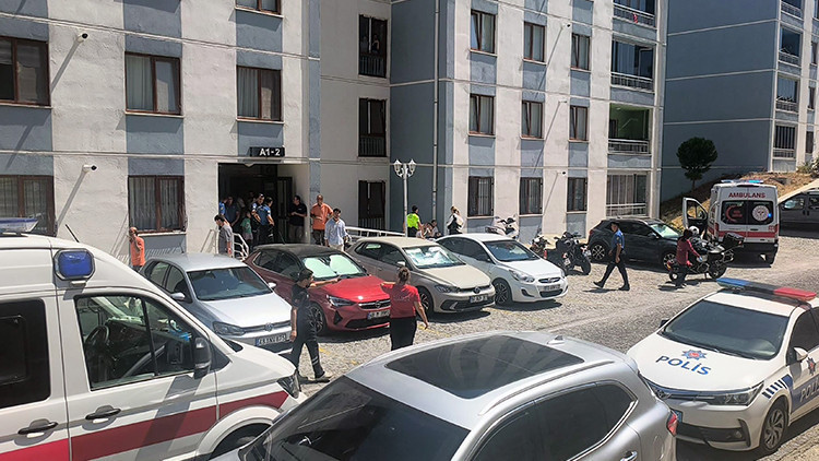 Ayrıntılar Netleşti: Menteşe'de toplu konutlardaki dairede sır ölüm: Genç kadın ile eski erkek arkadaşı ölü bu