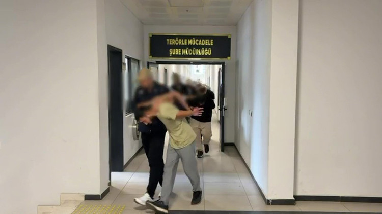 Gündemden Son Bilgiler: Kocaeli'de El-Kaide operasyonu: Gözaltına alınan 8 şüpheliden 5'i hakkında tutuklama k