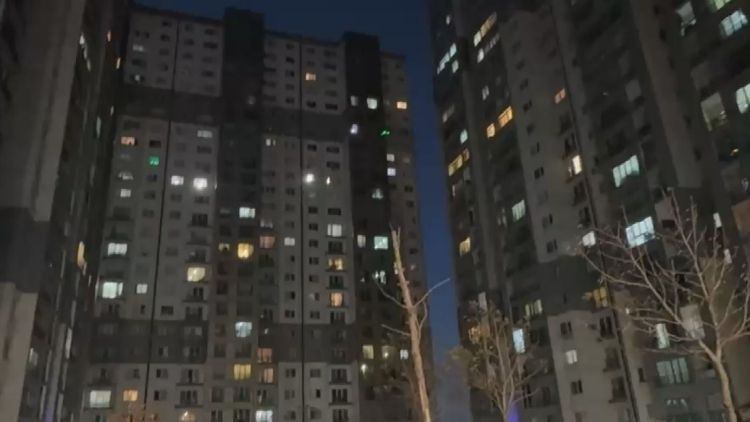 Kritik Açıklama: Otoparkta çıkan yangın yüksek katlı binaya sıçradı… 27 kişi hastaneye kaldırıldı ve Merak Edi