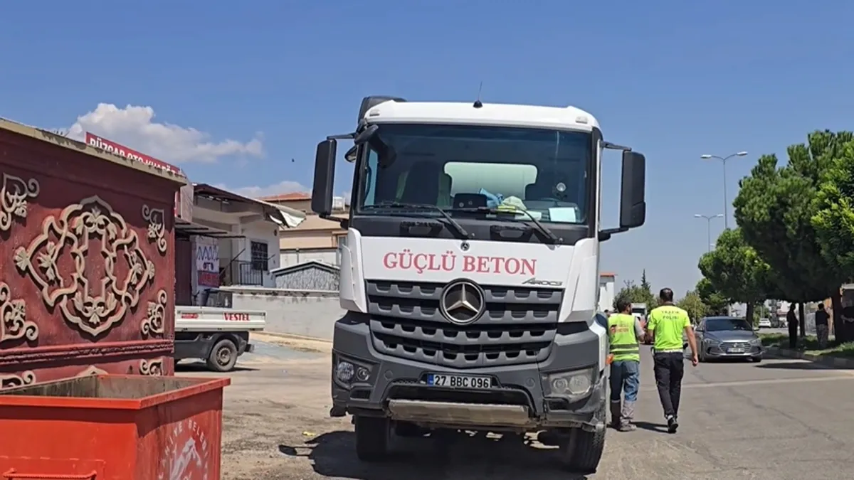 Kritik Açıklama: Gaziantep'te otomobil ile beton mikseri çarpıştı: 4 yaralı | İşte Tüm Ayrıntılar