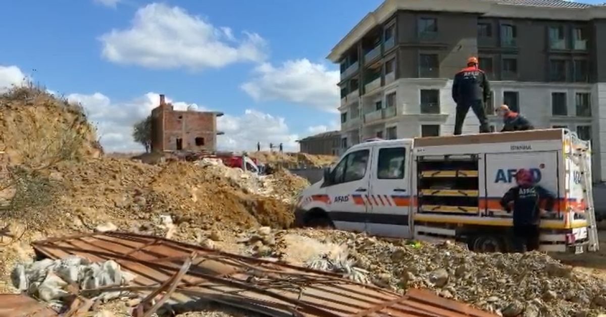 Ayrıntılar Netleşti: İnşaatta toprak kayması! 1 işçi aranıyor!: Gelişmeler Takip Ediliyor