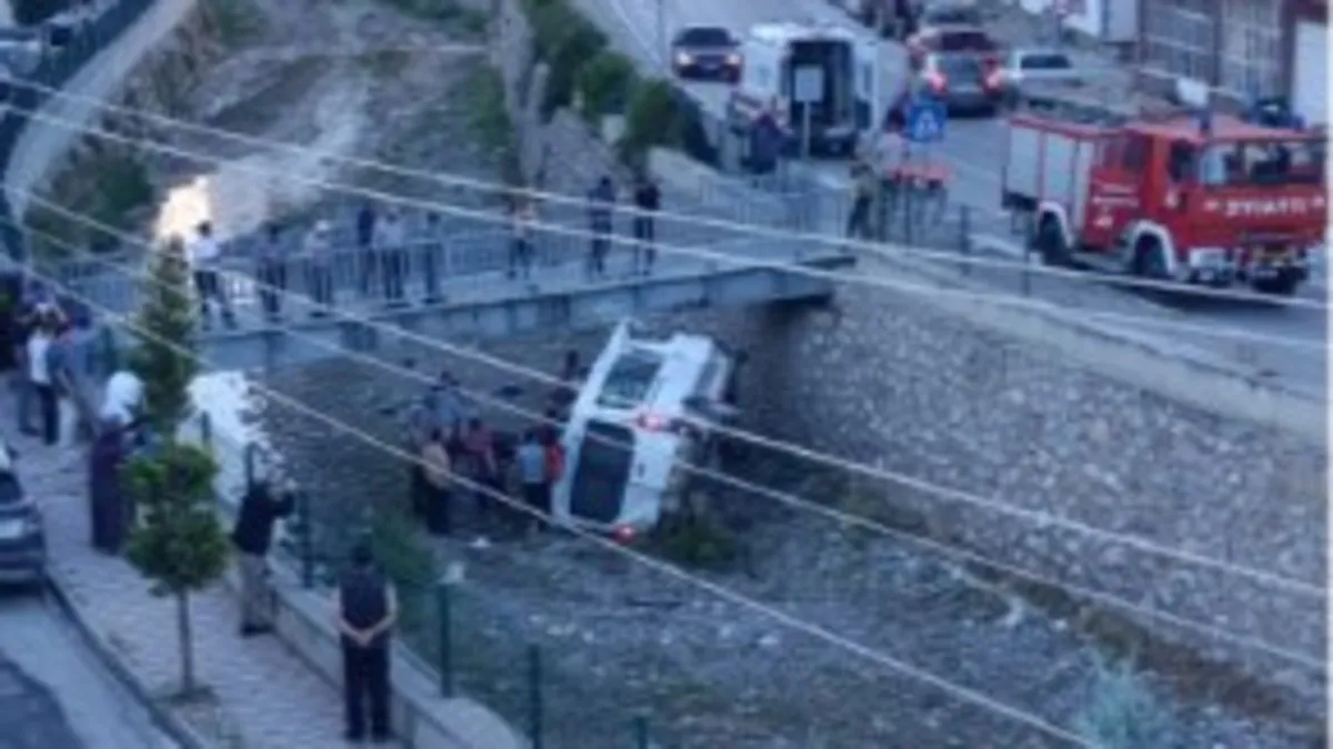 Ayrıntılar Netleşti: Çorum'da korkutan kaza: Diyaliz hastalarını taşıyordu! 5 yaralı ve Merak Edilenler