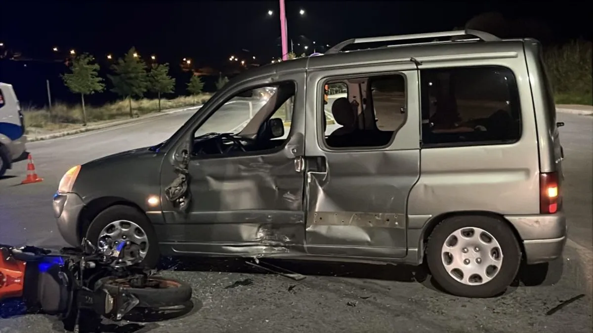 Sıcak Gündem: Çorum’da feci kaza! Otomobil ile motosiklet çarpıştı: 3 kişi yaralandı ve Merak Edilenler