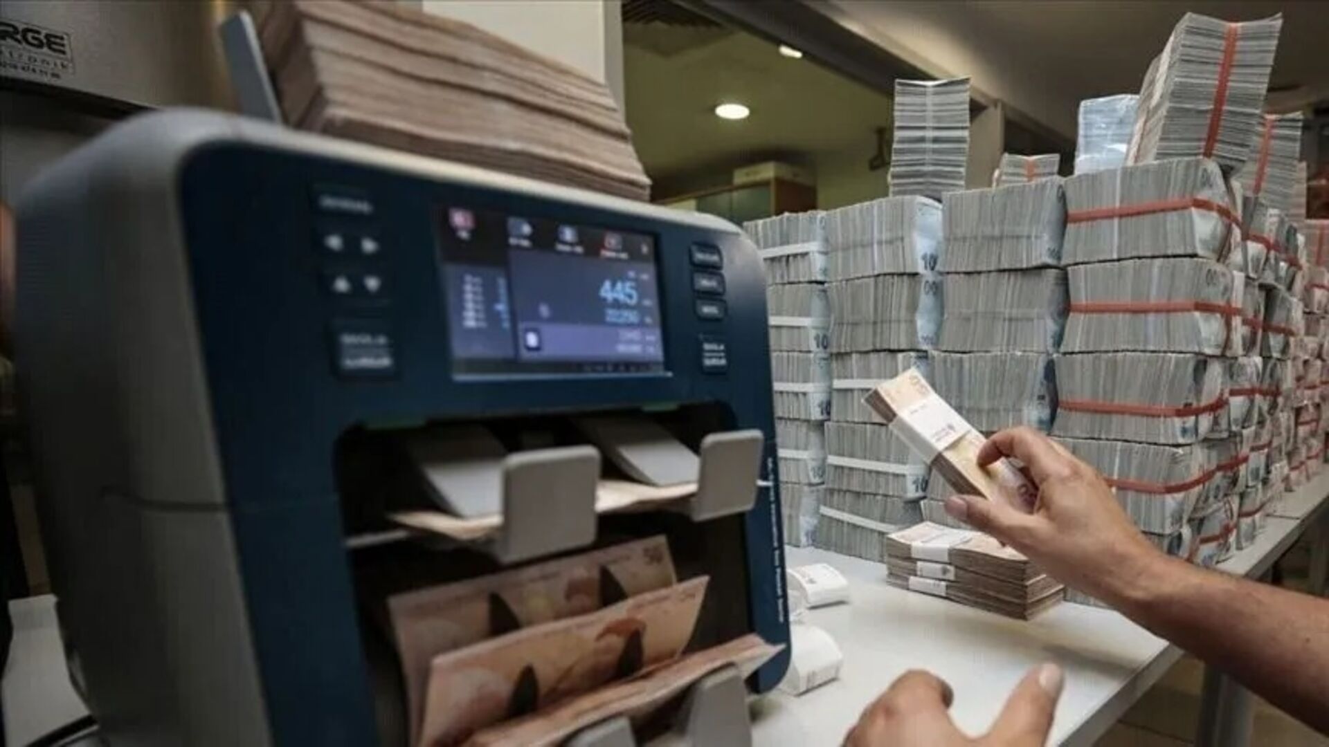 Son Gelişme: En büyük 10 banka, ilk yarıda 415,7 milyar lira kâr elde etti: Gelişmeler Takip Ediliyor