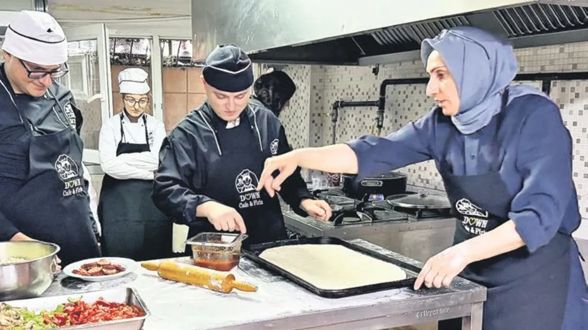 Sıcak Gündem: Engelli gençler kafede hayata hazırlanıyor ve Merak Edilenler