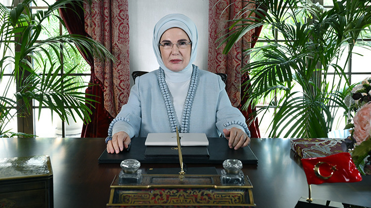 Sıcak Gündem: Emine Erdoğan, Avrupa şampiyonu olan A Milli Kadın Voleybol Takımı'nı kutladı - Son Dakika Bilgi