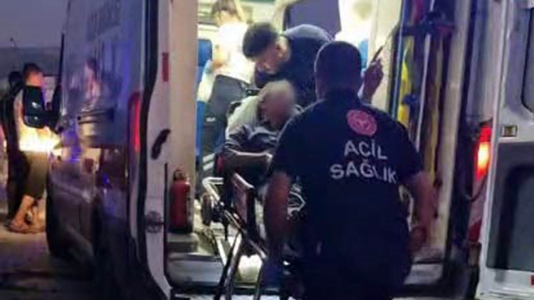 Gündemden Son Bilgiler: Hatay'da konteyner kentte pala dehşeti: 4 kişiyi yaralayan koca suç aletiyle yakalandı