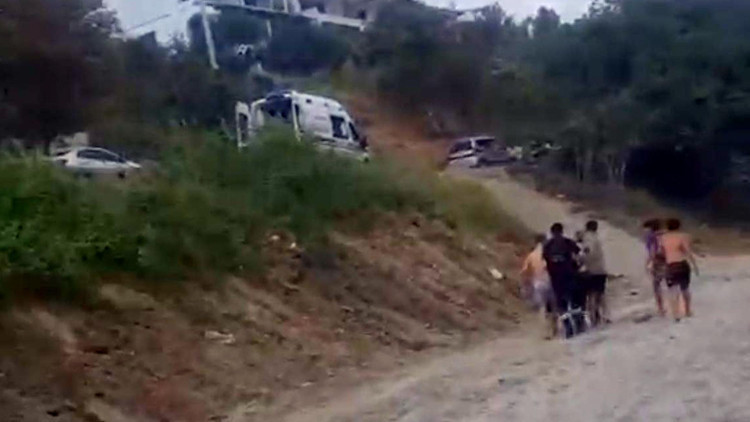 Son Gelişme: Dalgalı denizde tehlikeli eğlence! 4 arkadaşı çevredekiler kurtardı ve Merak Edilenler