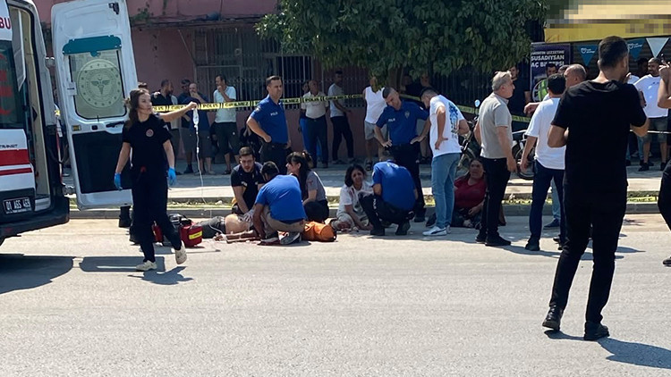 Ayrıntılar Netleşti: Adana'da duruşma çıkışı aileye motosikletli pusu: 1 ölü, yaralılar var ve Merak Edilenler