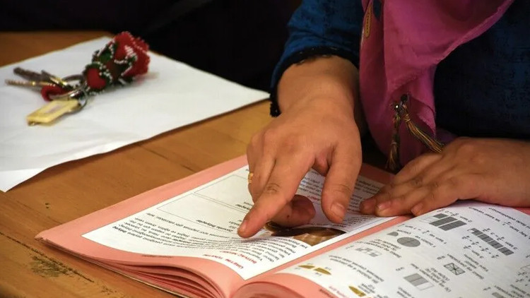 Sıcak Gündem: Okuryazarlıkta dev adım: 1 milyondan fazla kişi mezun oldu, 471 bin kadın okuma yazma öğrendi