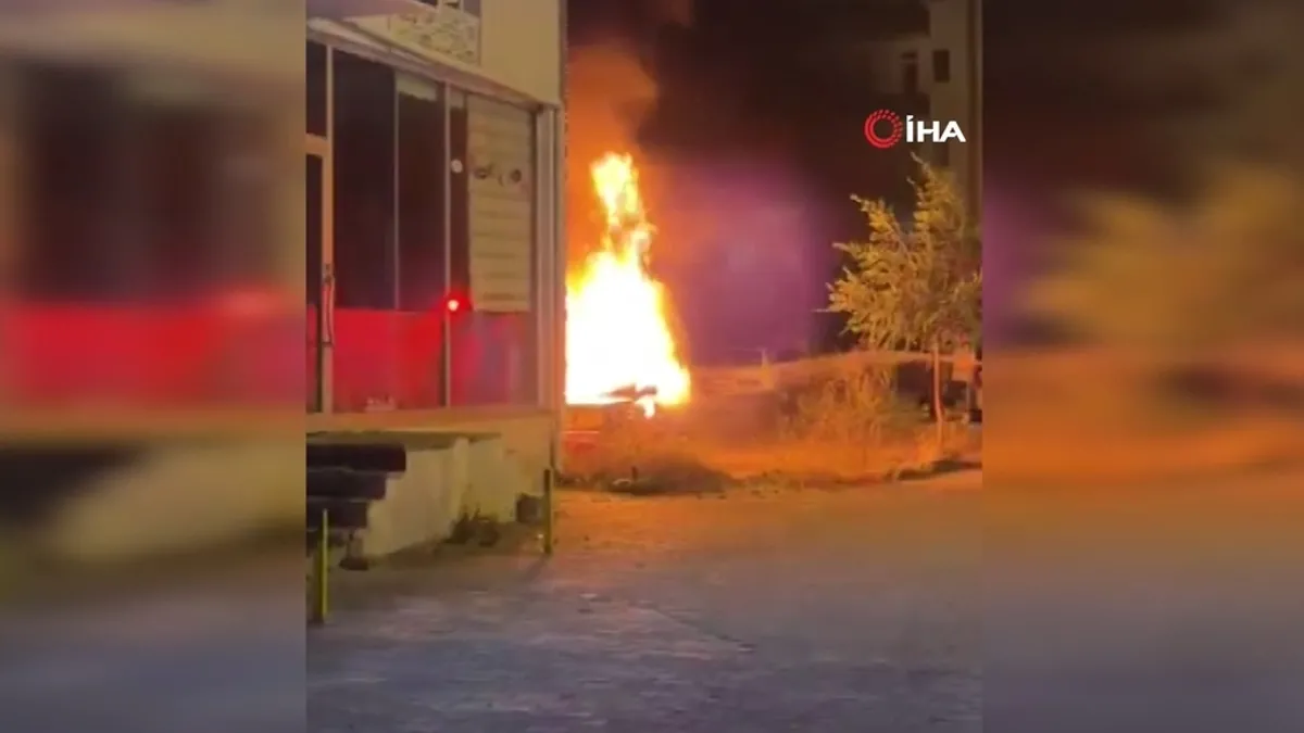 Son Gelişme: Nevşehir’de park halindeki otomobil alevlere teslim oldu ve Merak Edilenler