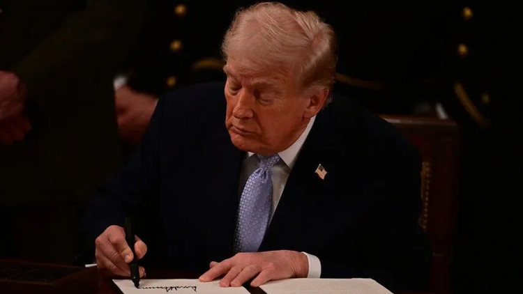 Son Gelişme: Trump imzaladı! ABD, üç sektörde belirli Kanada ürünlerine ithalat yasağı getiriyor: Gelişmeler T