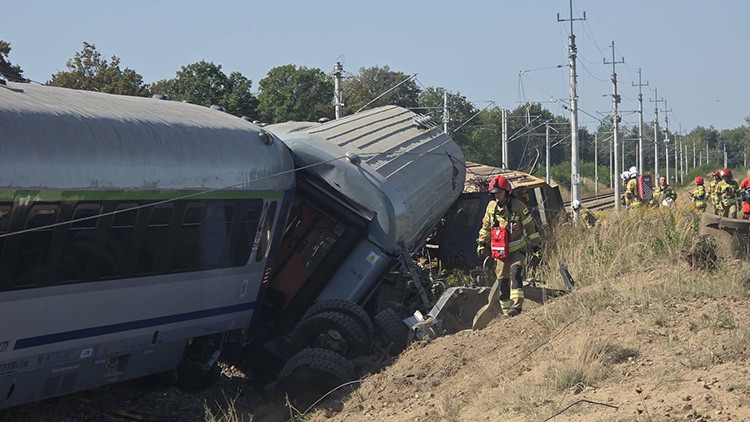 Kritik Açıklama: Polonya'da korkunç kaza: Tren ile kamyon çarpıştı ve Merak Edilenler