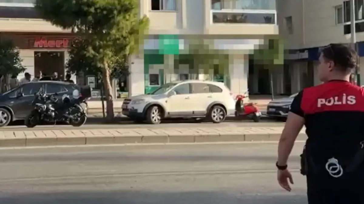 SON DAKİKA | İzmir'de banka soygunu girişimi! Ekipler harekete geçti, rehineler var: Gelişmeler Takip Ediliyor