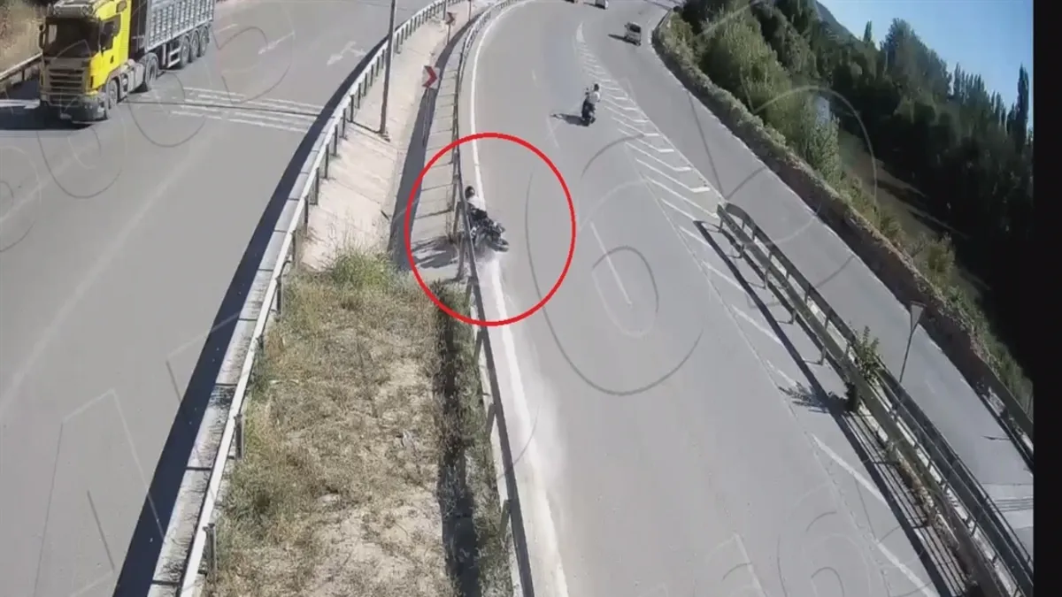 Amasya'da feci kaza! Bariyere çarpan motosikletin sürücüsü yaşamını yitirdi: Gelişmeler Takip Ediliyor