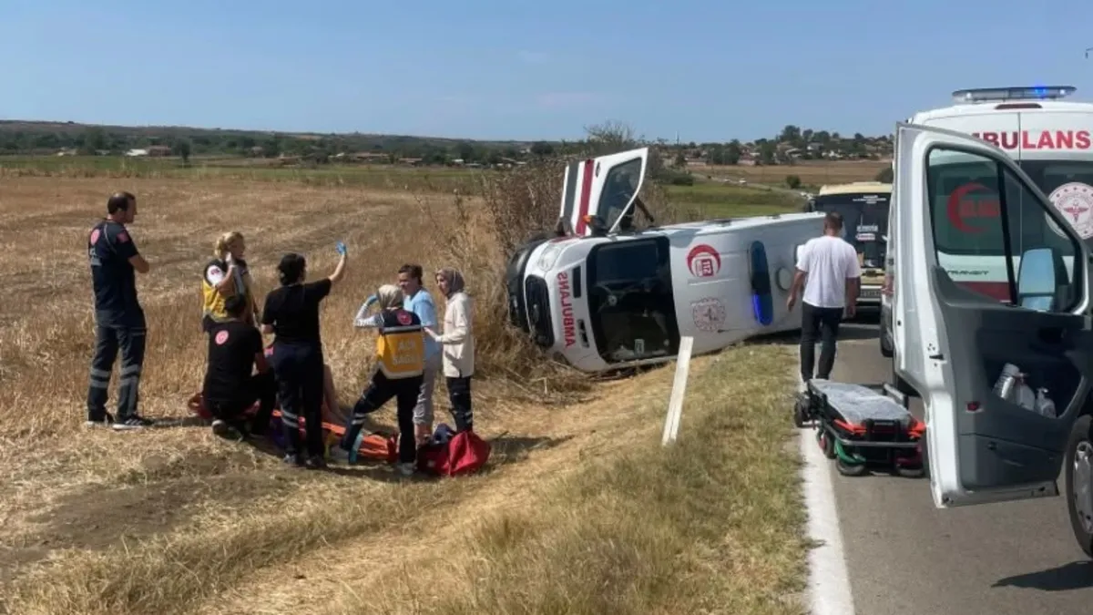 Kritik Açıklama: Kırklareli'de zincirleme kaza: Ambulans devrildi, 5 kişi yaralandı ve Merak Edilenler