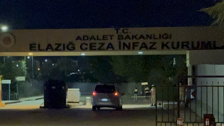 Gündemden Son Bilgiler: Elazığ Valisi Hatipoğlu'ndan cezaevinde çıkan yangına ilişkin açıklama | İşte Tüm Ayrı