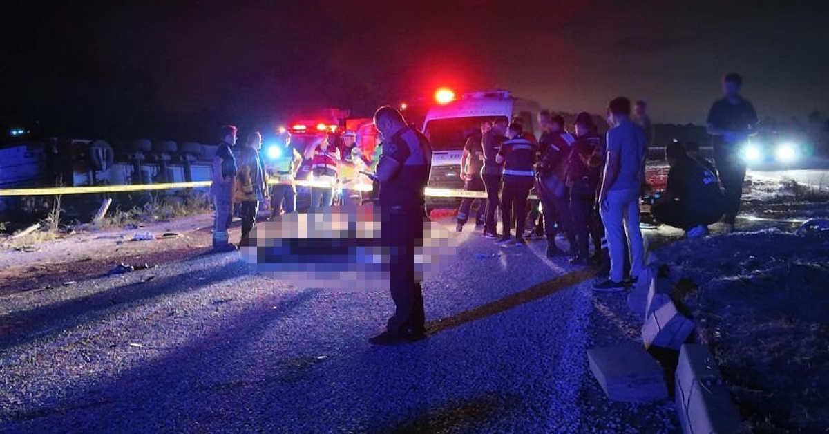 Gündemden Son Bilgiler: Hatalı sollama yapan TIR, motosiklete çarptı: 2 ölü ve Merak Edilenler
