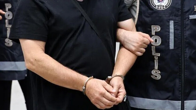 Gündemden Son Bilgiler: FETÖ'nün 'gaybubet evi'ne operasyon: 4 gözaltı: Gelişmeler Takip Ediliyor