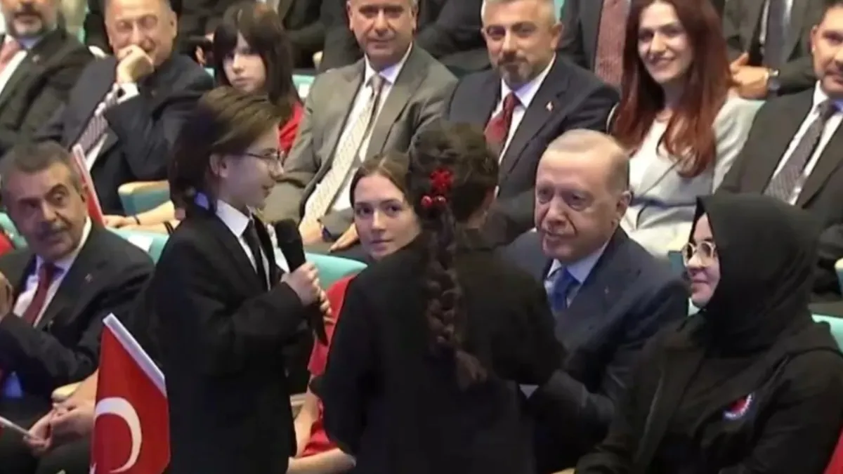 Gündemden Son Bilgiler: Başkan Erdoğan çocuklarla birlikte türkü söyledi! Yeni eğitim öğretim yılı açılış töre
