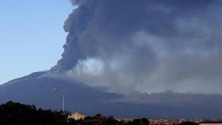Ayrıntılar Netleşti: Etna Yanardağı harekete geçti: İtalya'daki havalimanı kapatıldı