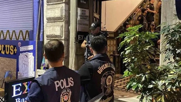 Son Gelişme: "Ailem Güvende" operasyonunda 16 şüpheli hakkında tutuklama kararı verildi: Gelişmeler Takip Edil