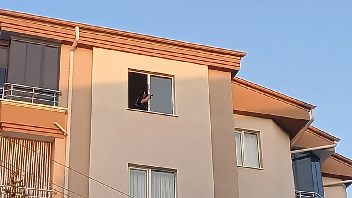 Son Gelişme: 18 yaşındaki Zeynep 5’inci kattan düşerek can verdi! | İşte Tüm Ayrıntılar
