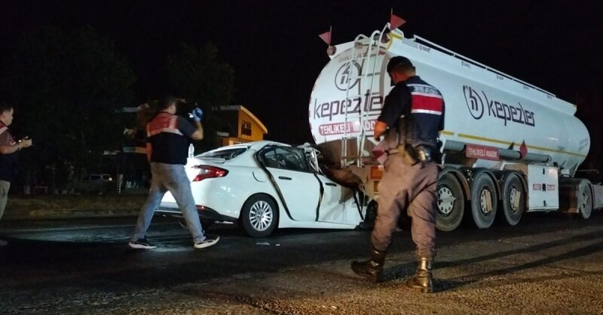 Son Gelişme: Manavgat'ta otomobil TIR'a çarptı: 1 ölü - Son Dakika Bilgileri