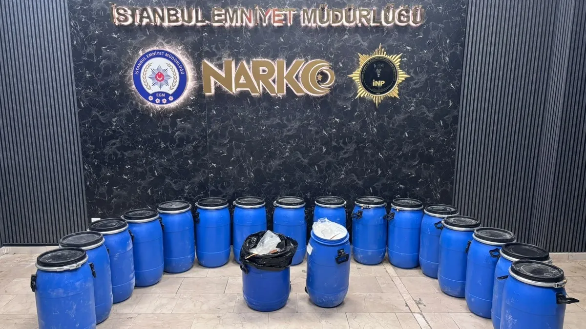 Kritik Açıklama: İstanbul'da uyuşturucu operasyonu: Araçta varillerce madde ele geçirildi: Gelişmeler Takip Ed