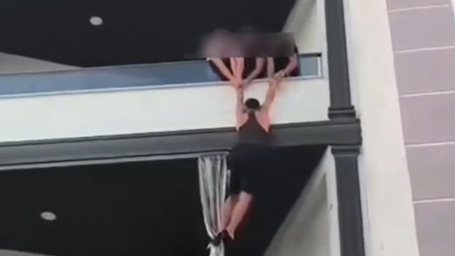 Hatay'da akılalmaz olay! Aranan hükümlü, polisleri görünce balkondan kaçmaya çalıştı | İşte Tüm Ayrıntılar