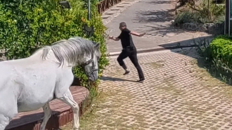 Gündemden Son Bilgiler: Klip çekiminde ilginç anlar: Video yayılınca telefonu susmadı | İşte Tüm Ayrıntılar